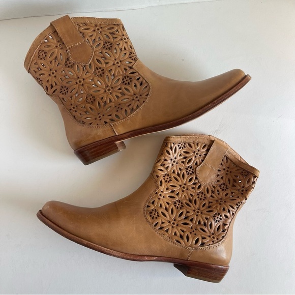 Corso Como Spiro boot in a whiskey burnish laser-cut style Women size 9 - Picture 8 of 13